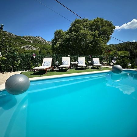 Villa Ivona With Swimming Pool And Jacuzzi Oslje Εξωτερικό φωτογραφία