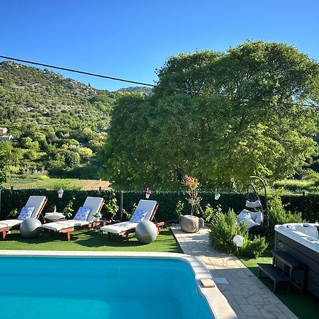 Villa Ivona With Swimming Pool And Jacuzzi Oslje Εξωτερικό φωτογραφία