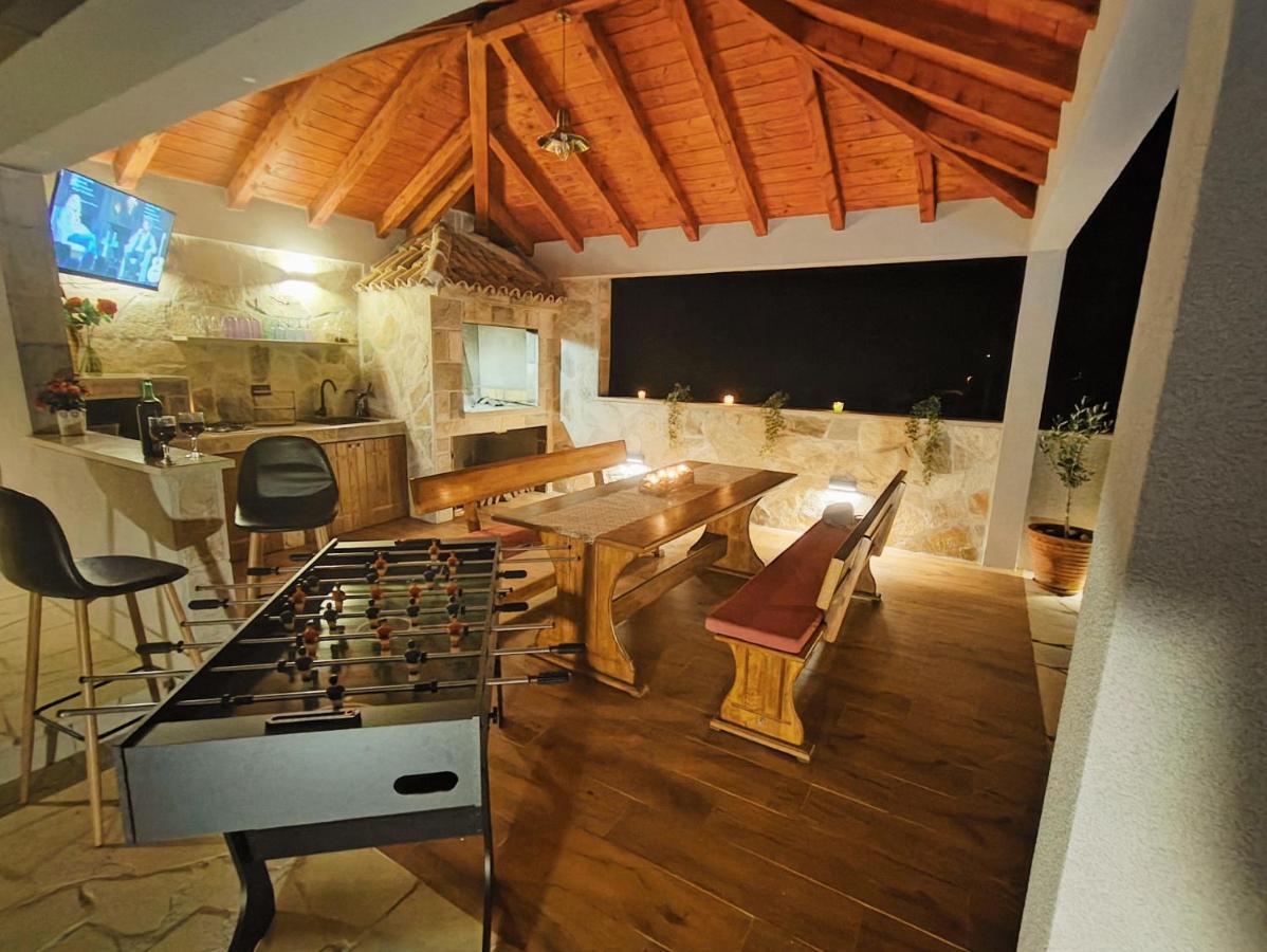Villa Ivona With Swimming Pool And Jacuzzi Oslje Εξωτερικό φωτογραφία