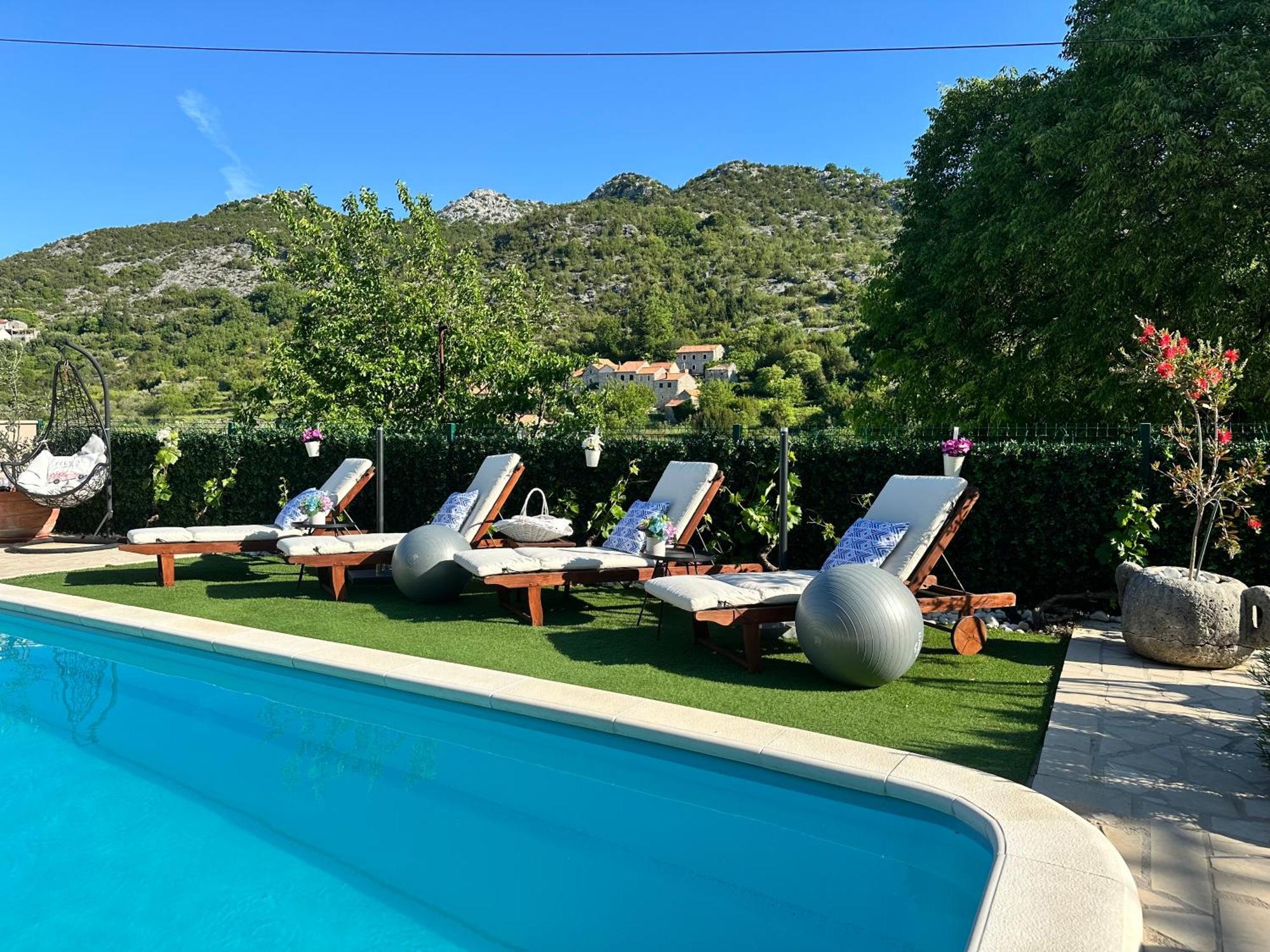 Villa Ivona With Swimming Pool And Jacuzzi Oslje Εξωτερικό φωτογραφία