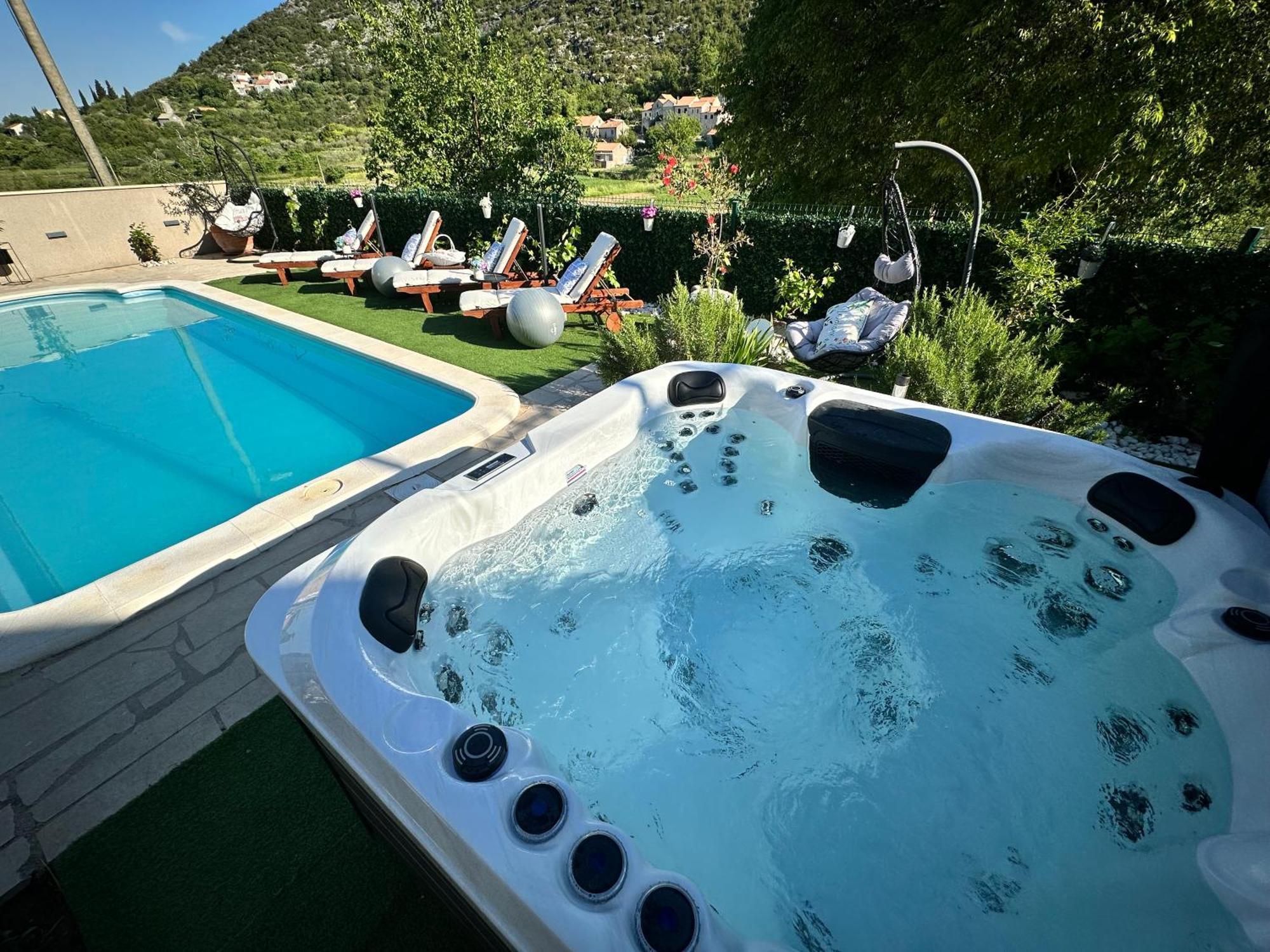 Villa Ivona With Swimming Pool And Jacuzzi Oslje Εξωτερικό φωτογραφία