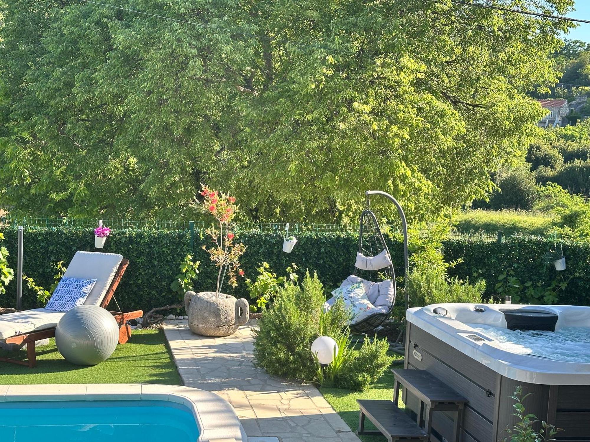Villa Ivona With Swimming Pool And Jacuzzi Oslje Εξωτερικό φωτογραφία